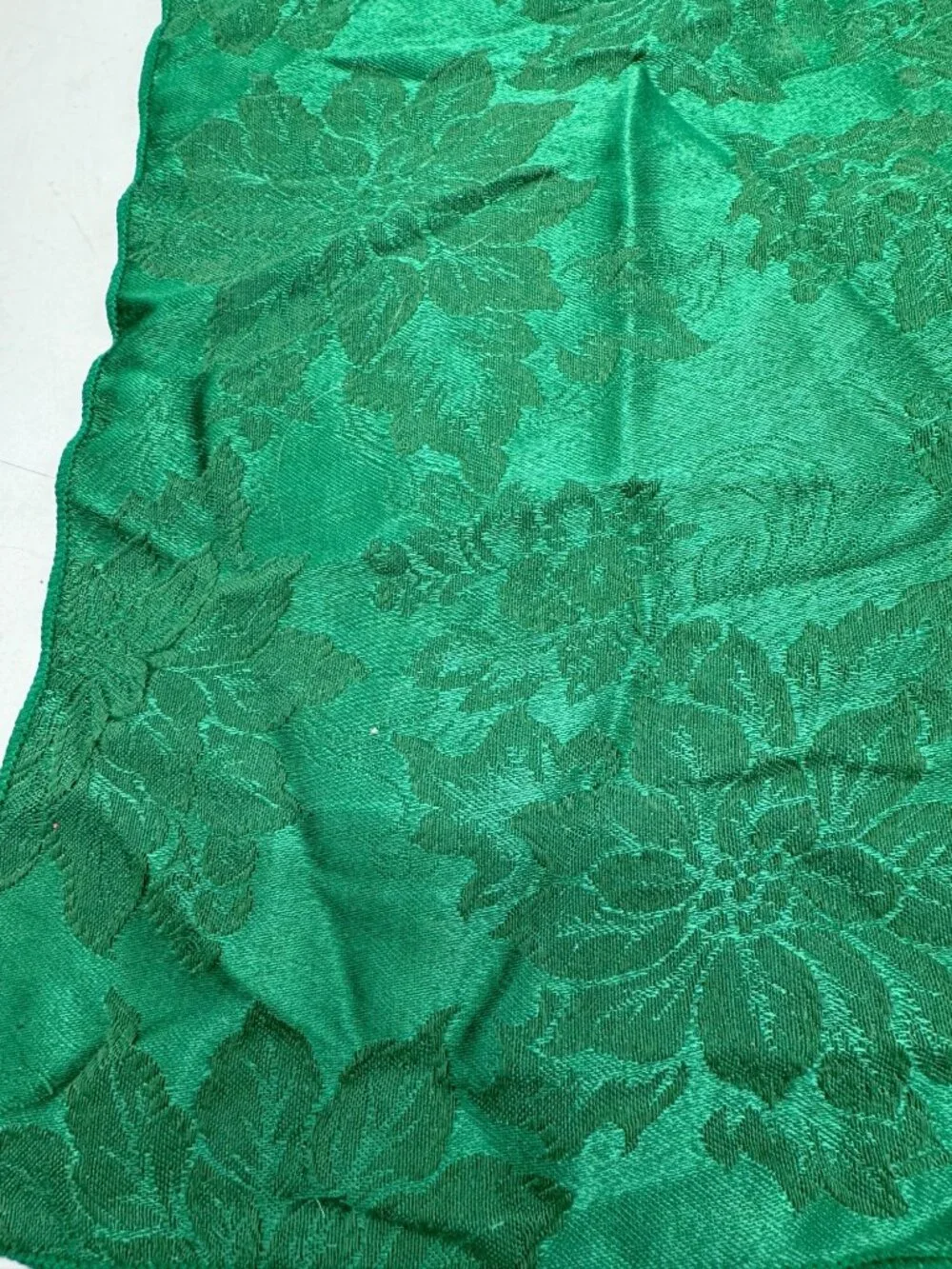 Green Floral Cloth Napkins 52% Cotton 48% Polyester Set of 2 Made Taiwan READ